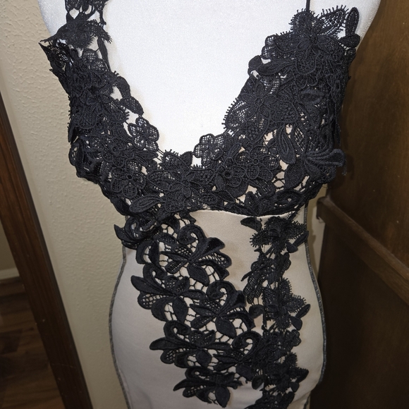 Black Floral Lace Dress - Picture 4 of 4